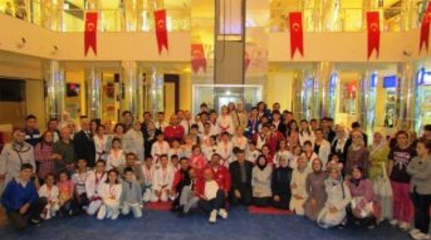 Taekwondo Cumhuriyet Kupası Yapıldı