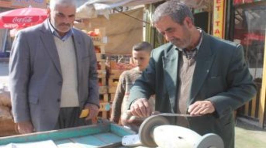 Ağrı&rsquo;da Bayram &Ouml;ncesi Bı&ccedil;ak&ccedil;ılar Bilenmeye Başlandı