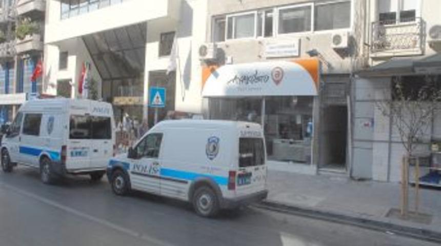 Mali M&uuml;şavire Silahlı Saldırıda Bulunan Zanlılar Ka&ccedil;arken Kameraya Takıldı