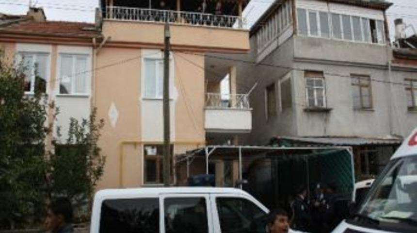 Bunalıma Giren Gen&ccedil; Kendini Astı