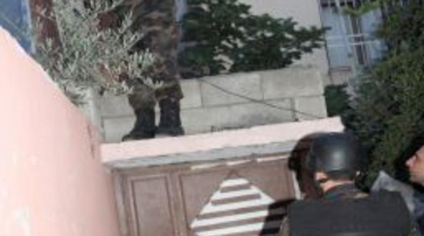 İskenderun'da Uyuşturucu Satıcılarına Operasyon Yapıldı: 15 G&ouml;zaltı