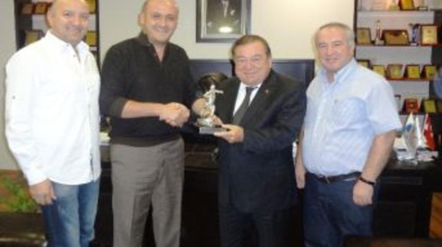 Boluspor&rsquo;dan Eski Başkana Teşekk&uuml;r Plaketi