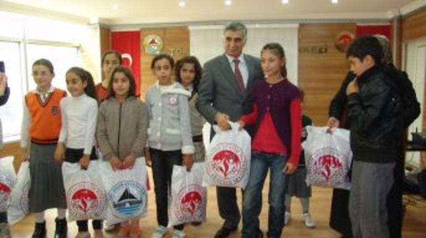 TOGEM&rsquo;den Bin Aileye Giysi Yardımı