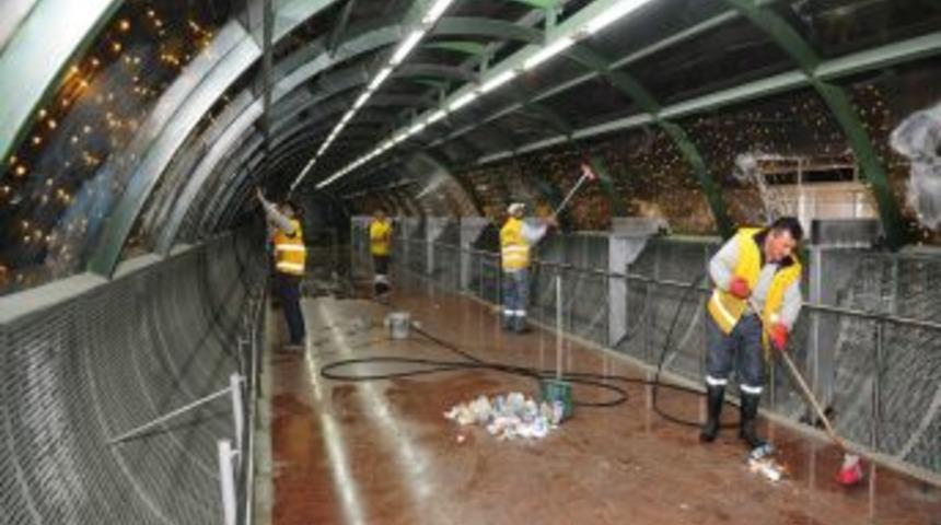 Belediye 300 Kişilik Ekibiyle Ankara'yı Bayrama Hazırlıyor