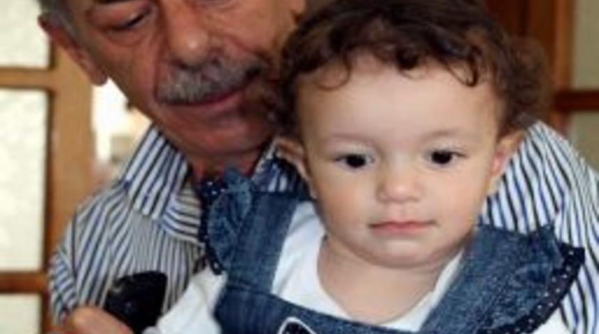 Azra Bebek Depremin İzlerini Silmeye &Ccedil;alışıyor