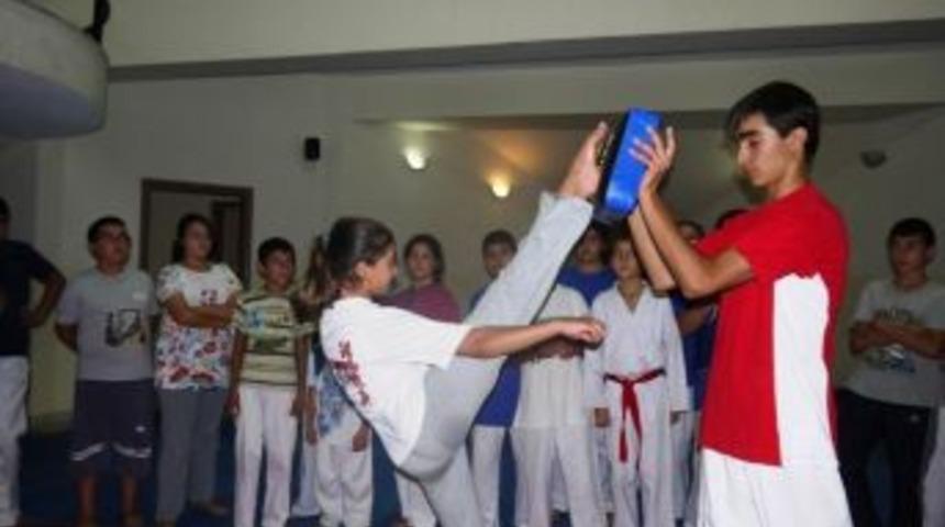 Ehem Taekwandocularının Madalya Sevinci