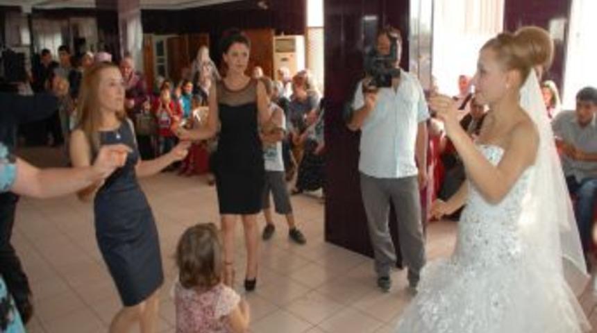 Uzaman &Ccedil;avuş D&uuml;ğ&uuml;n&uuml;ne Yetişemedi, T&ouml;ren Damatsız Yapıldı