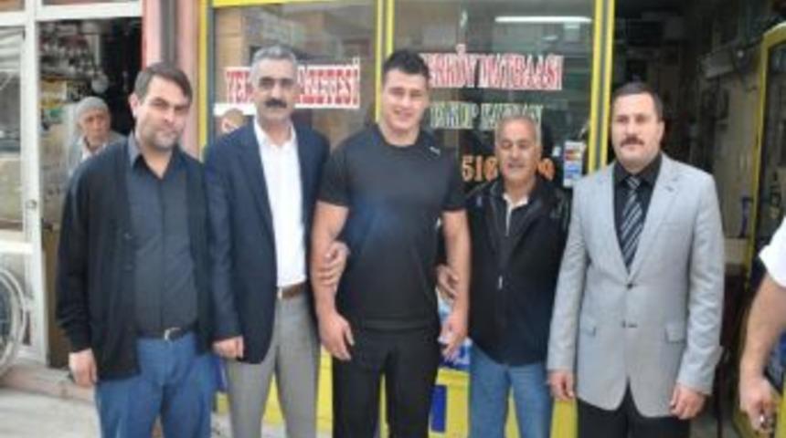 Milli Güreşçi Rıza Kayaalp Yerköy İlçesini Ziyaret Etti
