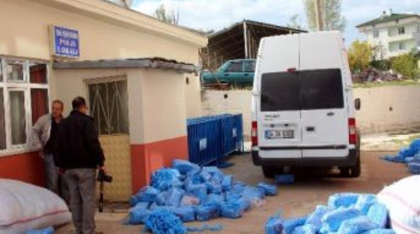 Galoş Arasında Kaçak Sigara Yakalandı