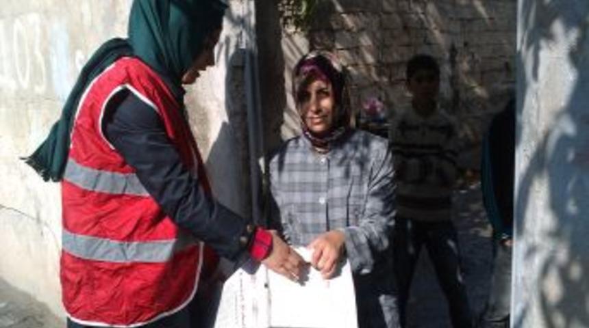 Kızılay, Batman&rsquo;da 100 Aileye Gıda Yardımında Bulundu