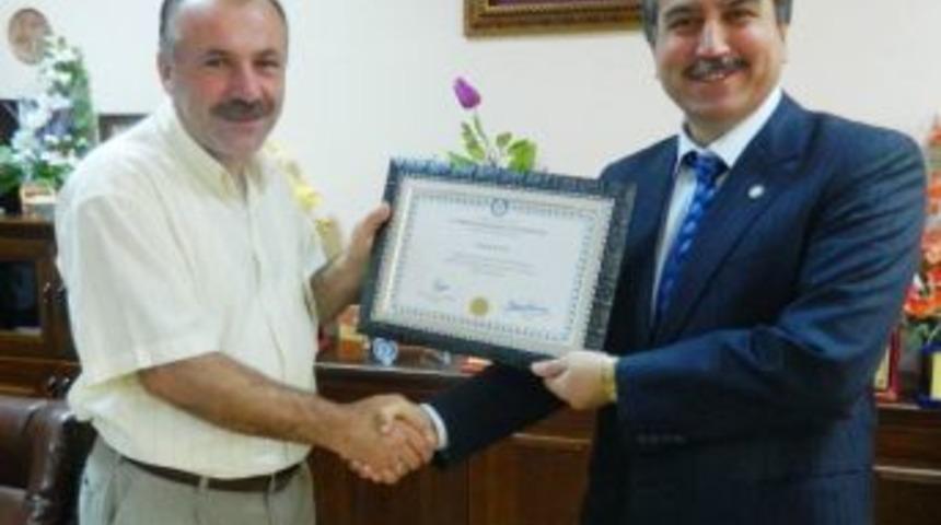 51 Yaşında &Uuml;niversiteyi Bitirdi