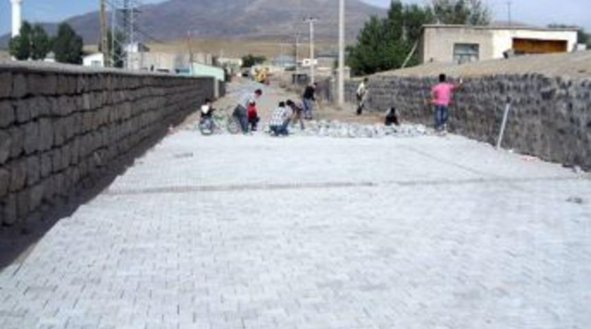 Adilcevaz&rsquo;da Parke D&ouml;şeme &Ccedil;alışması