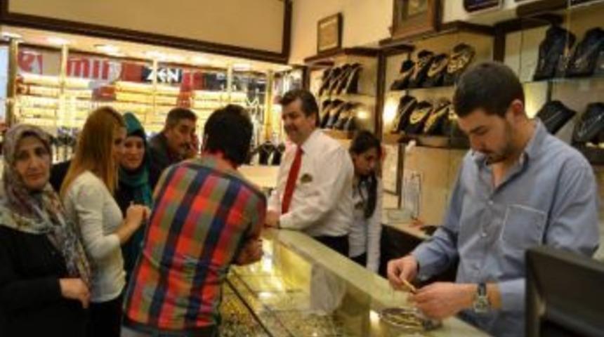"vatandaşlar Enflasyondan Kurtulmak İ&ccedil;in Altın Alıyor"