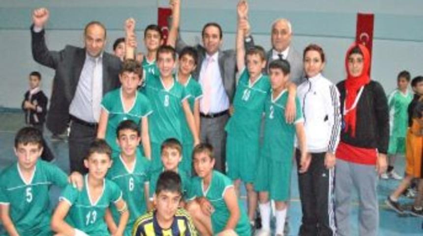 Tatvan&rsquo;da Okullar Arası Hentbol M&uuml;sabakaları Sona Erdi