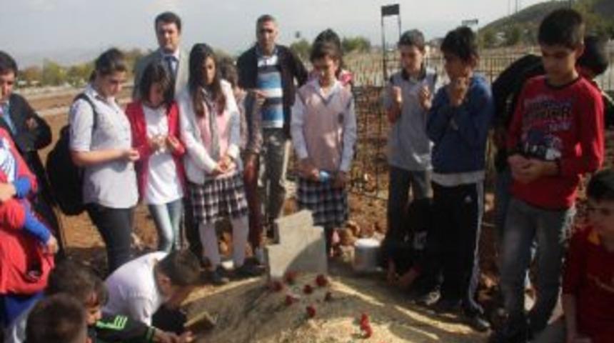 &Ouml;ğrenciler Arkadaşları İ&ccedil;in G&ouml;zyaşı D&ouml;kt&uuml;ler