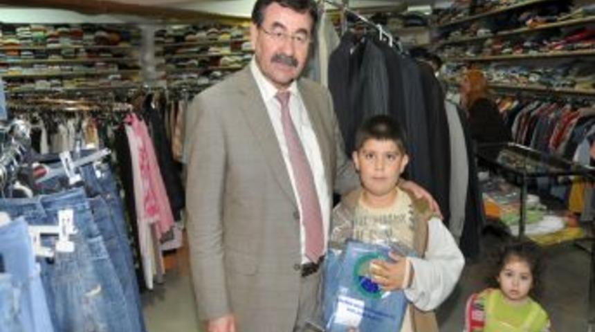 Odabaşı, Paylaşım Noktası'nda Ihtiya&ccedil; Sahipleriyle Buluştu