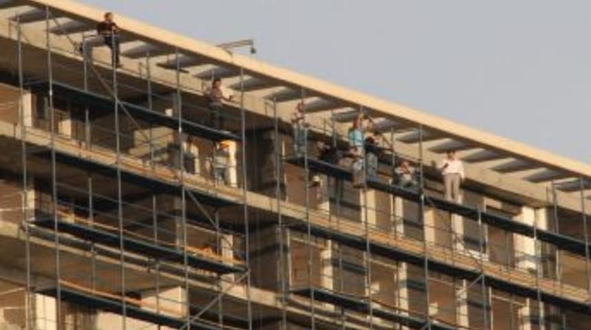 Gökdelende Eylem: "maaşlarımızı Vermezseniz Atlarız"