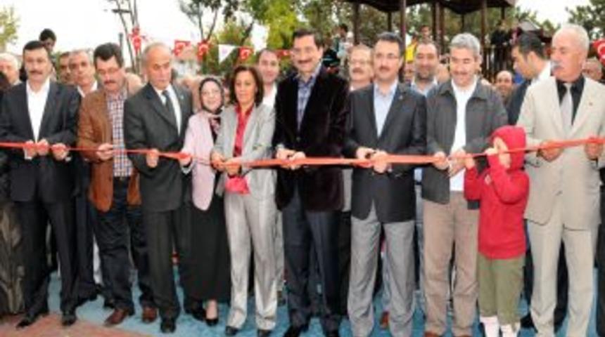 Belediye'den &Ccedil;i&ccedil;ekli Mahallesi'ne Muhtarlık Binası, Pazar Yeri Ve Park