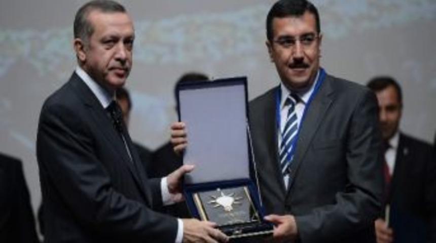 Başbakan Erdoğan'dan Ak Parti Malatya İl Başkanı T&uuml;fenkci'ye Plaket