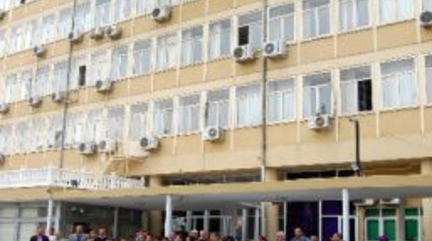 &Ouml;ğrenciler Ve Velileri &lsquo;okul&rsquo; İ&ccedil;in Valiliğe Geldi