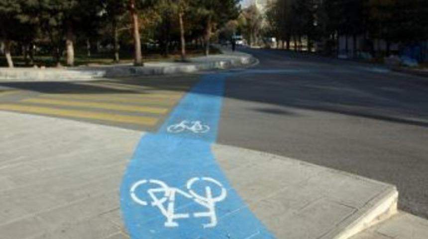 Atat&uuml;rk &Uuml;niversitesi Kampusunda 7 Bin Metre Bisiklet Yolu