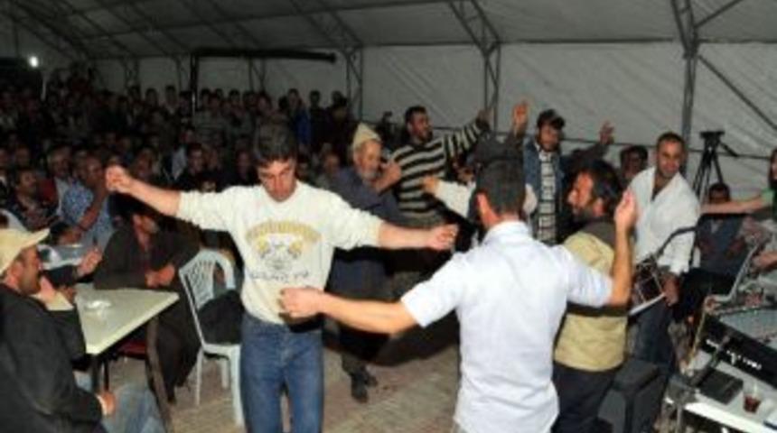 Ke&ccedil;i&ouml;ren'de Kurban Satıcıları İ&ccedil;in T&uuml;rk&uuml; Gecesi D&uuml;zenlendi