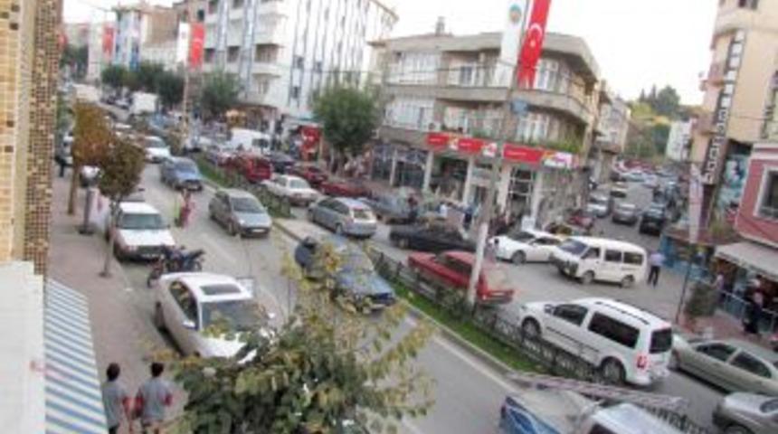 Boyabat&rsquo;ta B&uuml;y&uuml;k Ara&ccedil;lar Şehir I&ccedil;i Trafiğini Aksatıyor