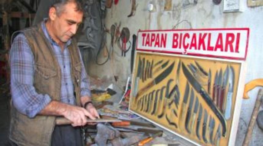 Bı&ccedil;aklar Kurban I&ccedil;in Bileniyor