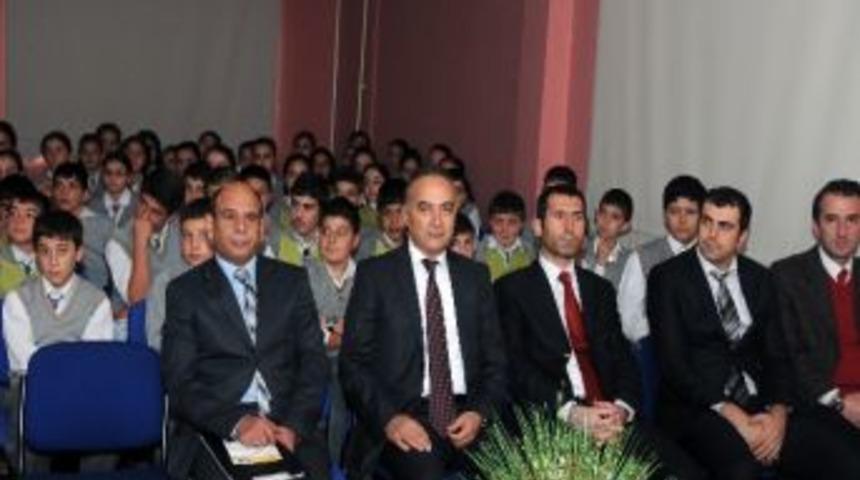 G&uuml;m&uuml;şhane&rsquo;de &Ccedil;ocuklar İnternetin Tehlikelerine Karşı Uyarılıyor