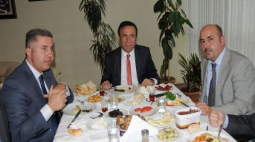 Eski Samsun Milletvekili Fatih &Ouml;zt&uuml;rk, Yerel Y&ouml;neticilerle Bir Araya Geldi