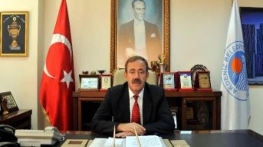 Başkan T&uuml;rk Kurban Ve Cumhuriyet Bayramlarını Kutladı