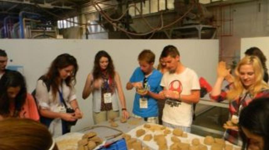 Litvanyalı Misafirlerden Kaleseramik Fabrikaları'na Ziyaret