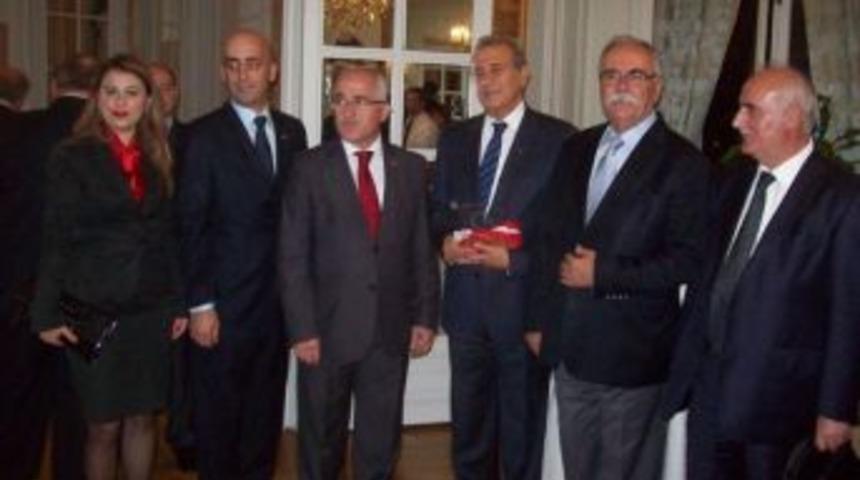 &Ccedil;anakkale Heyeti Paris Fuarında