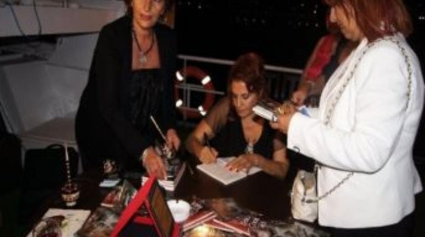 Aşk Bende &Ccedil;ocuk Kaldı&rsquo; Kitabının Yazarı İkinci Kitabını &Ccedil;ıkarttı