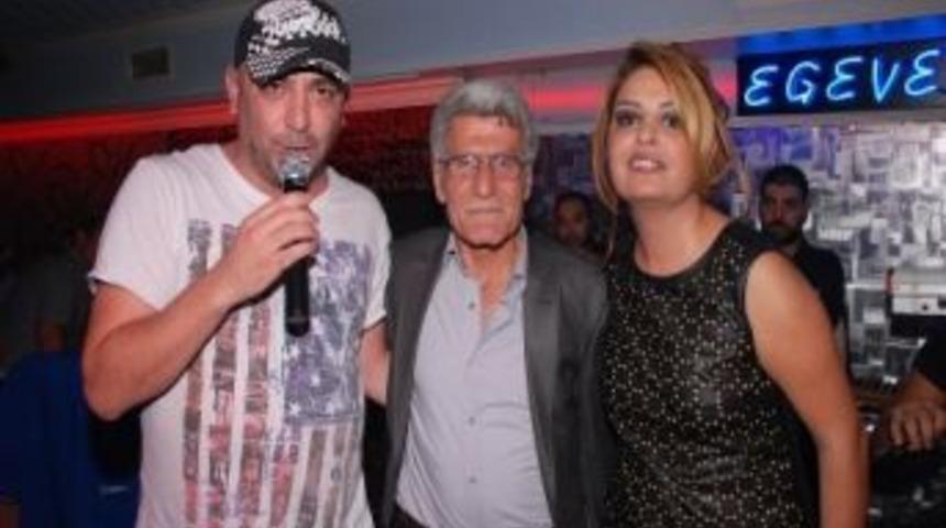 Kader İzmir'de Hayranlarını Coşturdu