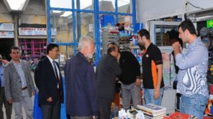 Başkan G&uuml;mr&uuml;k&ccedil;&uuml;oğlu, Bayramlaşmaya Esnafla Başladı