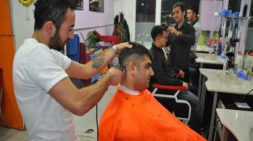 Bayram &Ouml;ncesi Berberlerin Y&uuml;z&uuml; G&uuml;ld&uuml;