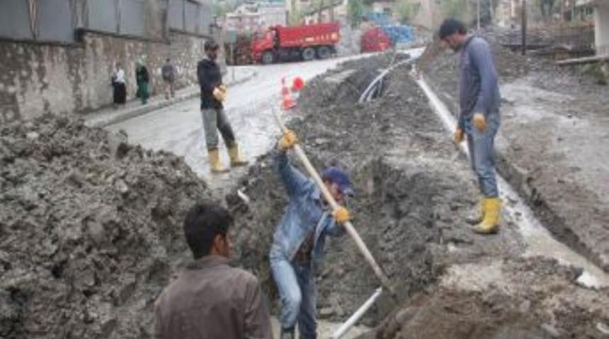 Hakkari Belediyesi'nden İ&ccedil;me Suyu &Ccedil;alışmaları