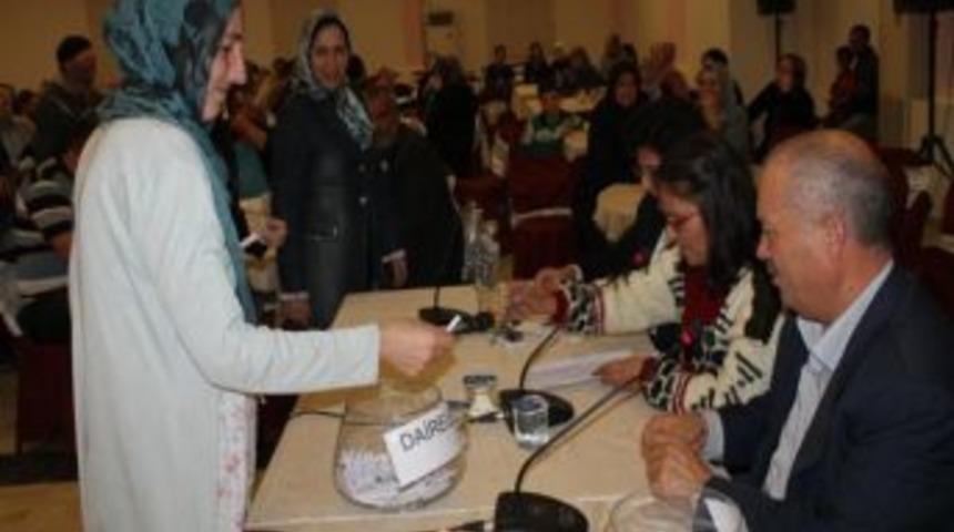 Yenişehir'de Toki Kuraları &Ccedil;ekildi