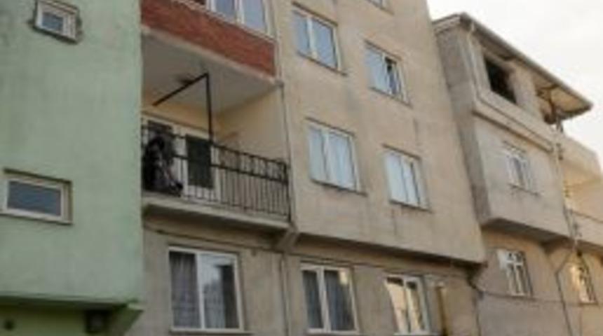 Balkondan D&uuml;şen 2 Yaşındaki &Ccedil;ocuk &Ouml;ld&uuml;, Babası Aynı Acıyı Ikinci Kez Yaşadı