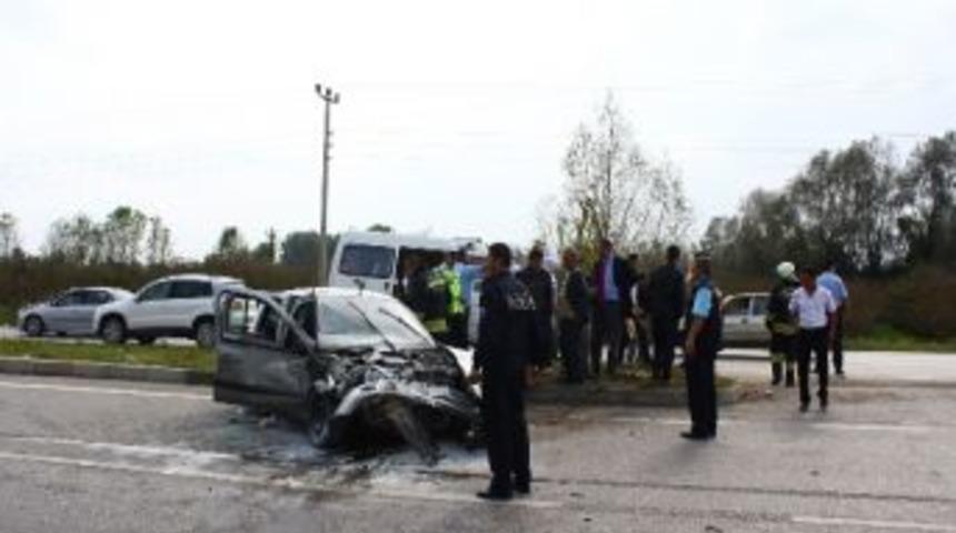 Trafik Kazası: 1 &Ouml;l&uuml;, 3 Yaralı