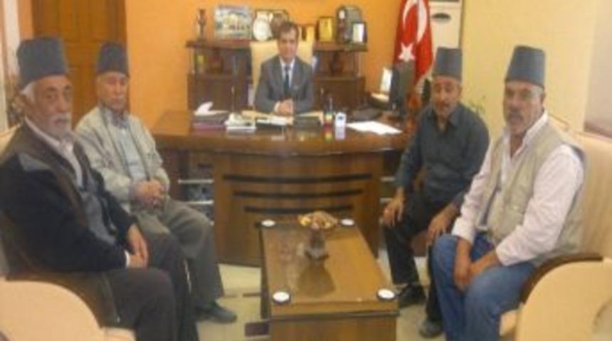 Yerk&ouml;y Kaymakamı Bayram Gale Gazilere Kalpak Hediye Etti