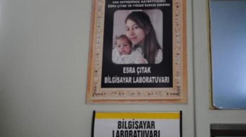 Esra &Ouml;ğretmenin Ailesinden Okuluna Bilgisayar Bağışı