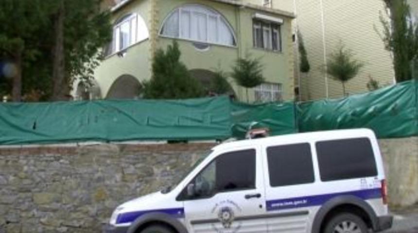 K&ouml;pekleri Bakıcıya, Kendisi Gazetecilere Saldırdı