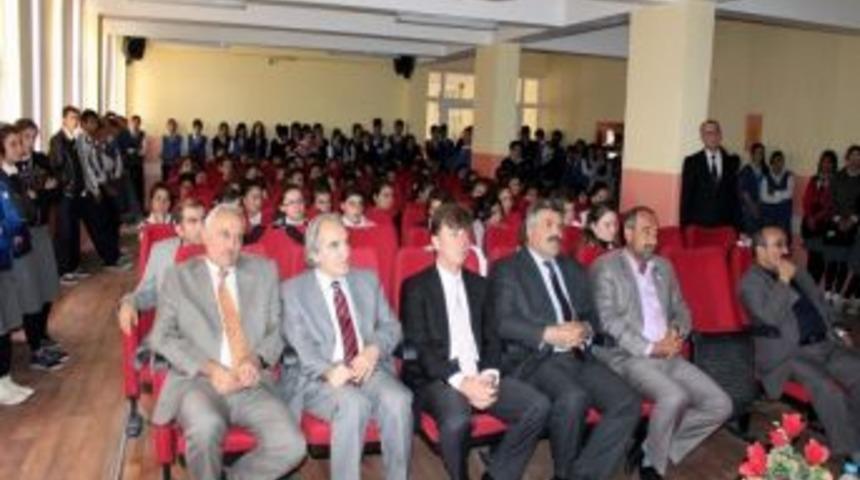 &Ouml;ğrencilere T&uuml;rk&ccedil;e'nin &Ouml;nemi Anlatıldı