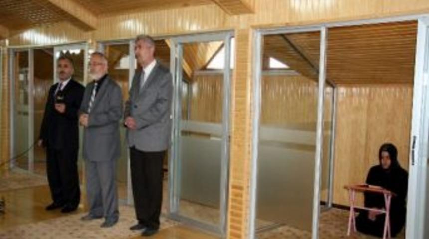 M&uuml;ft&uuml;l&uuml;k, Kız &Ouml;ğrenci Yurduna St&uuml;dyo Yaptı