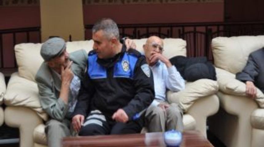 Polislerden Huzurevi Ziyareti