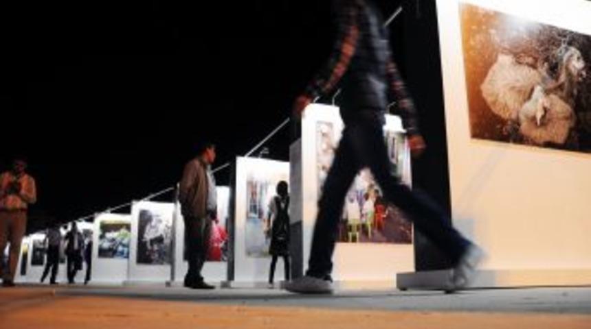 'T&uuml;rkiye&rsquo;de Zaman' Sergisi Kayısının Başkentinde A&ccedil;ıldı