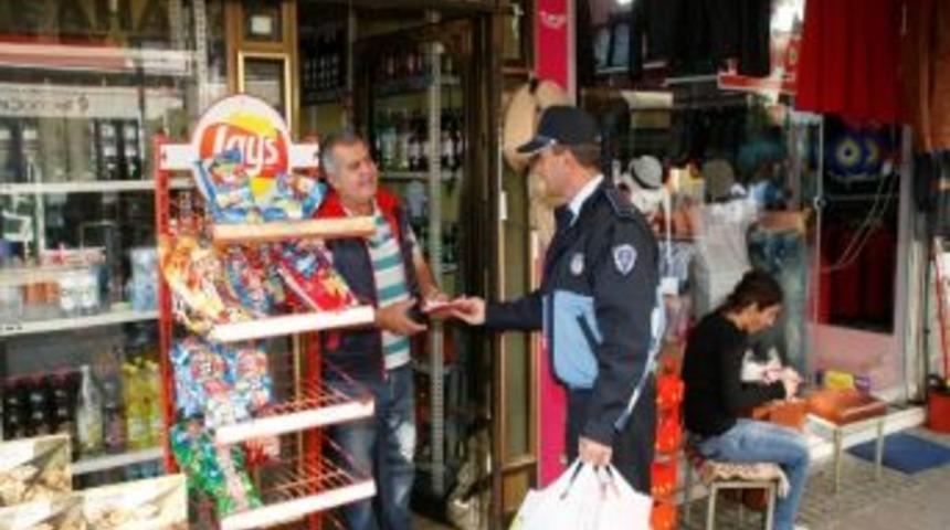 Sel&ccedil;uk Belediyesi'nden Beş Bin Bayrak