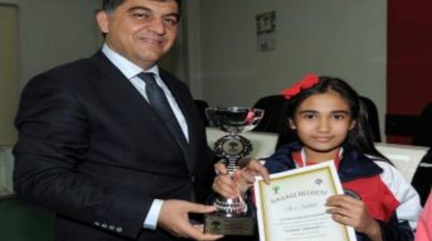 Satran&ccedil; M&uuml;sabakasında Dereceye Giren Sporcular &Ouml;d&uuml;llendirildi